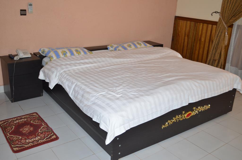 Ouaga Beach Hotel Ouagadougou Ngoại thất bức ảnh