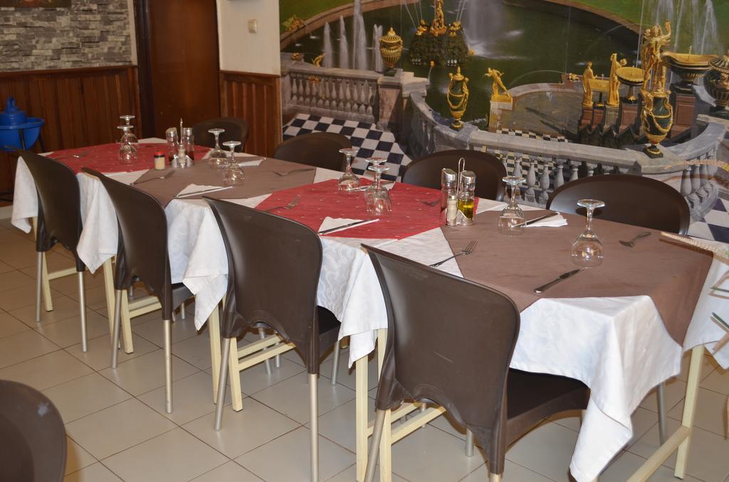 Ouaga Beach Hotel Ouagadougou Ngoại thất bức ảnh