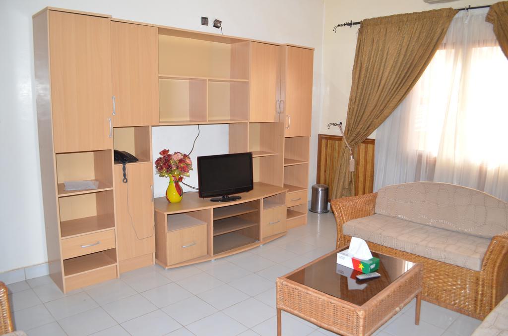 Ouaga Beach Hotel Ouagadougou Ngoại thất bức ảnh