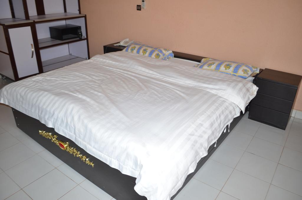 Ouaga Beach Hotel Ouagadougou Ngoại thất bức ảnh