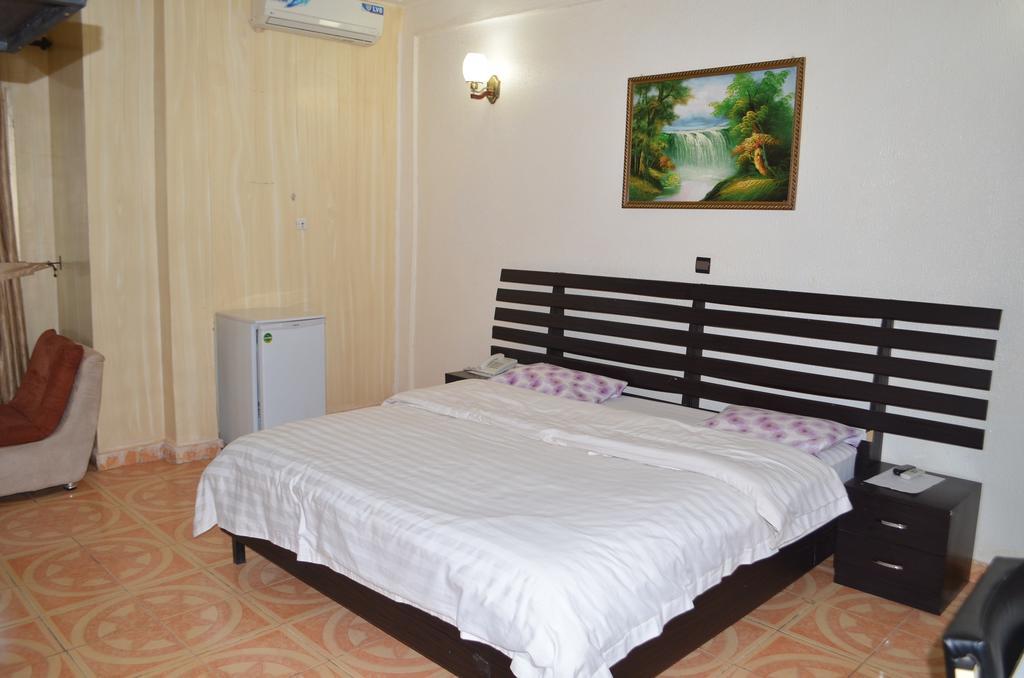 Ouaga Beach Hotel Ouagadougou Ngoại thất bức ảnh
