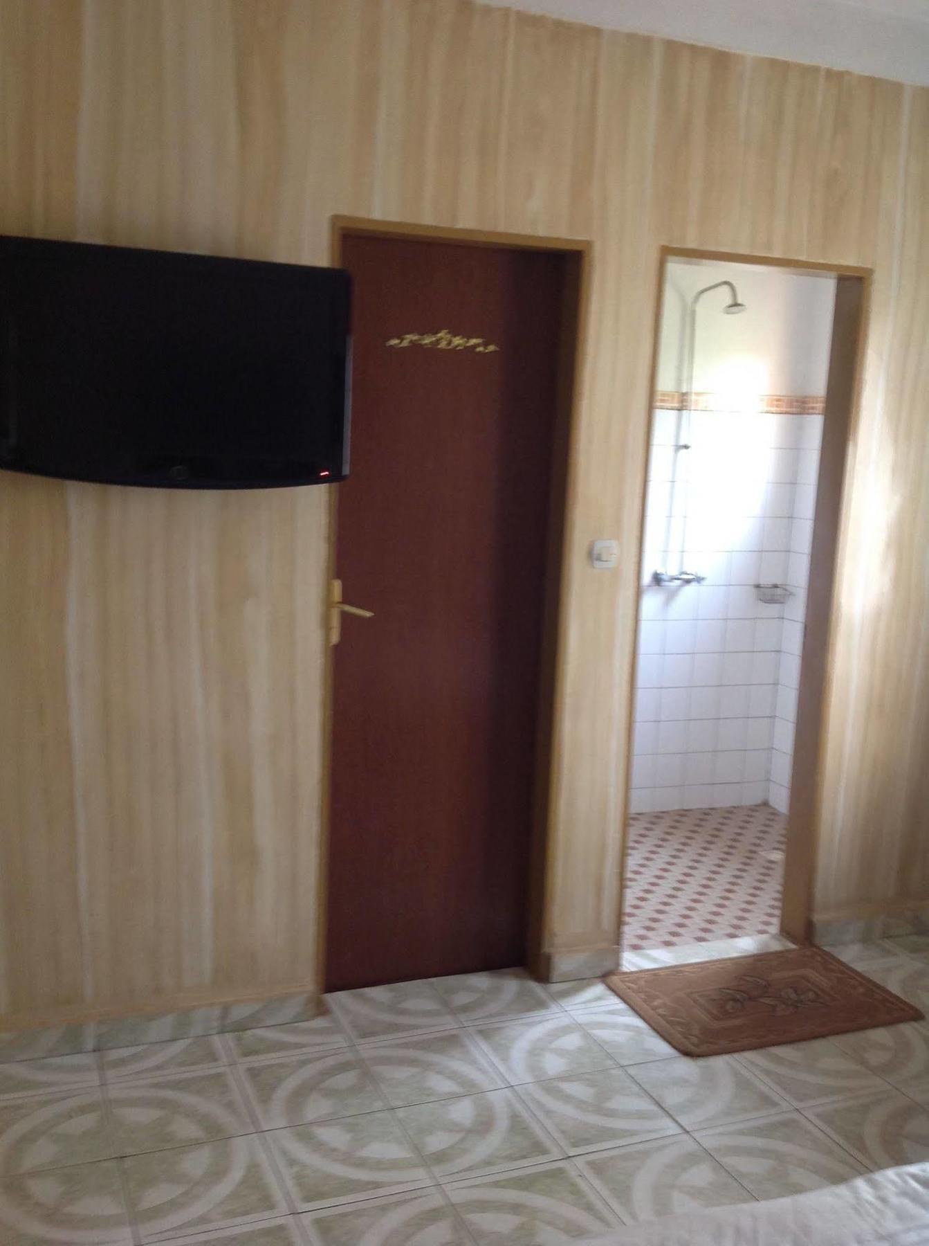 Ouaga Beach Hotel Ouagadougou Ngoại thất bức ảnh