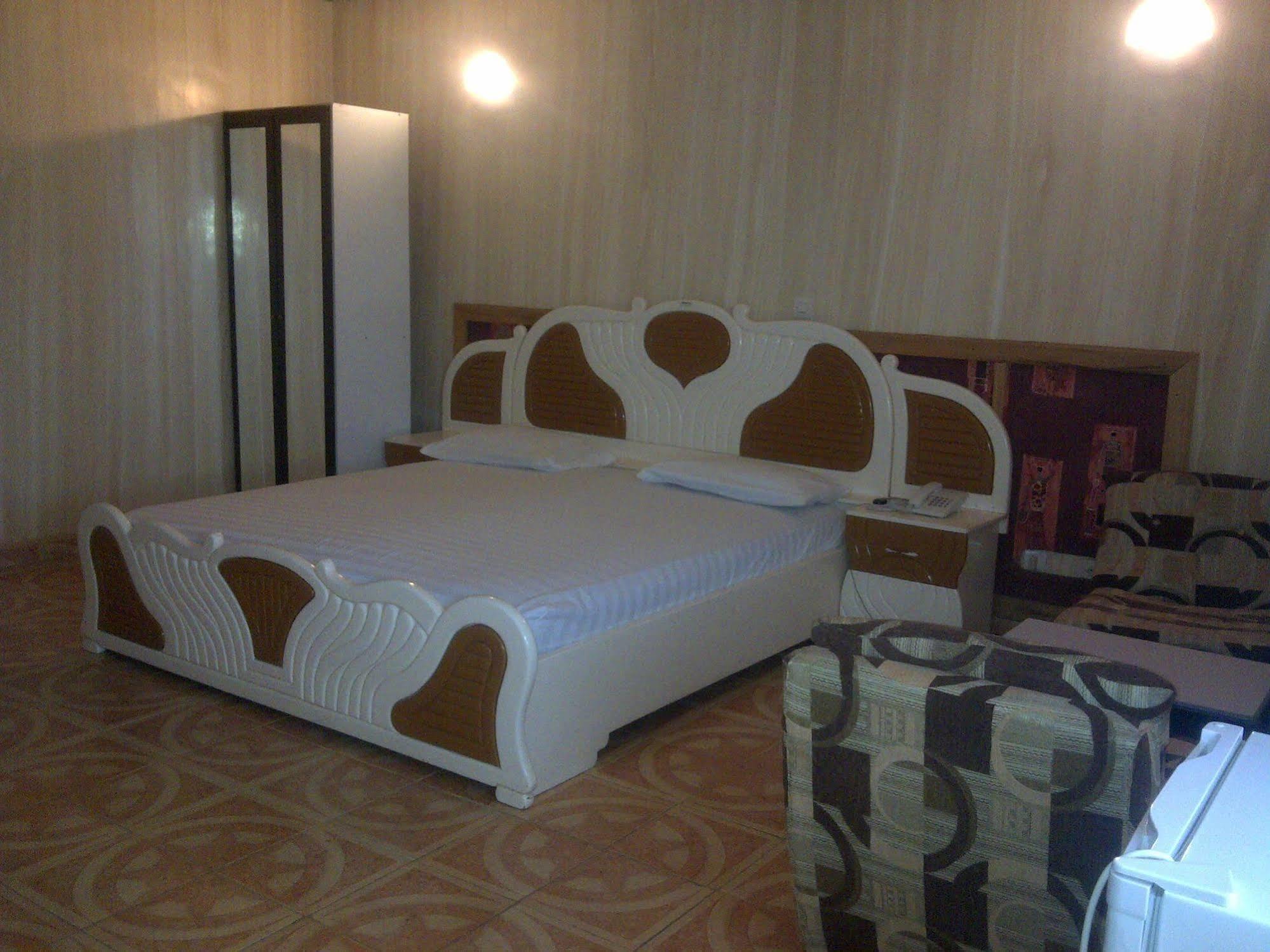 Ouaga Beach Hotel Ouagadougou Ngoại thất bức ảnh