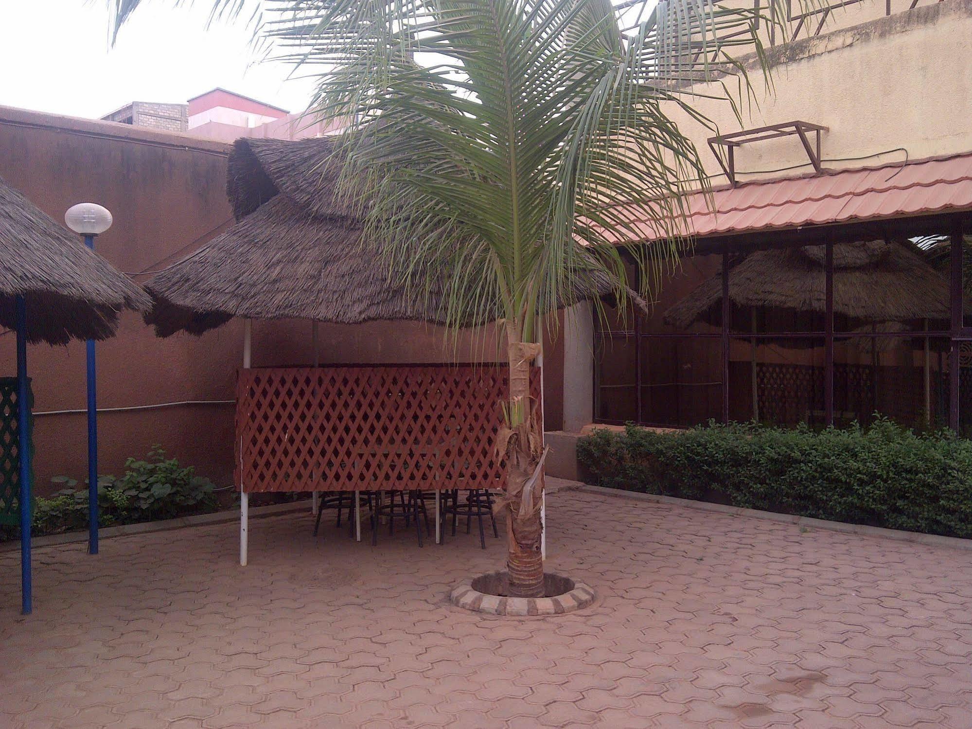 Ouaga Beach Hotel Ouagadougou Ngoại thất bức ảnh